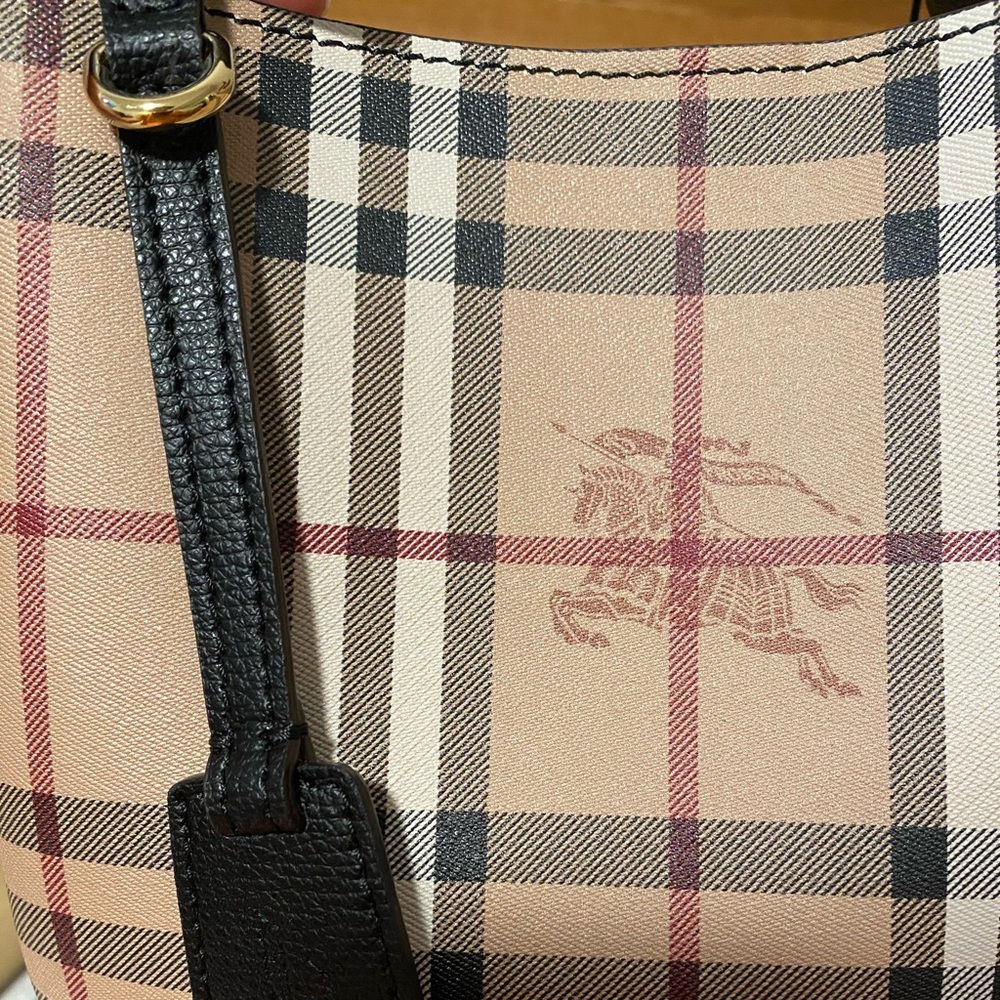 New Burberry bag - Picture 4 of 6